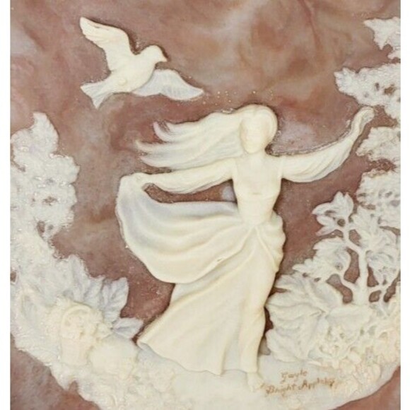 Vintage 1979 Pink Solid Incolay Stone "To A Skylark" 3D Decorative Plate - Picture 3 of 7